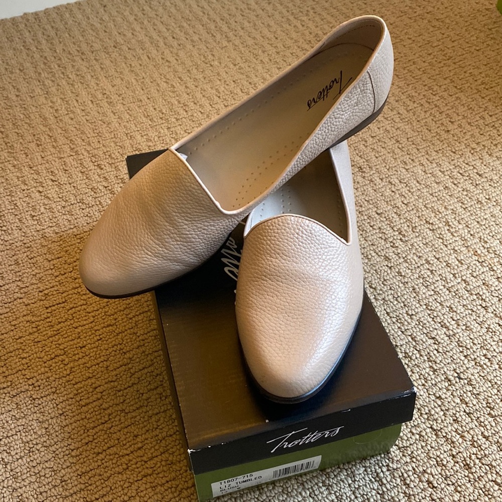 Worn once - Trotters Blush Liz Tumbled Flats
